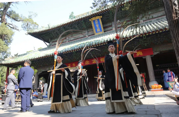山东邹城举行纪念孟母孟子大典