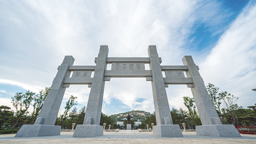 杨肖：周易》中的人文思想